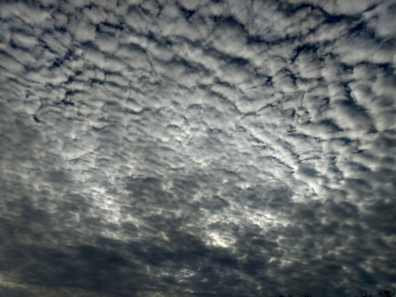 Warum fühle ich mich leer? Blogartikel von Verena Fussi – dunkle Wolken über der Seele